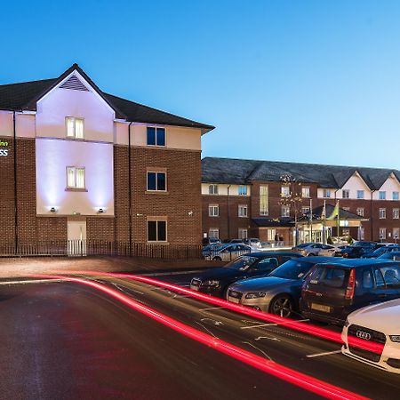 Holiday Inn Express London Gatwick Crawley, An Ihg Hotel Exterior foto