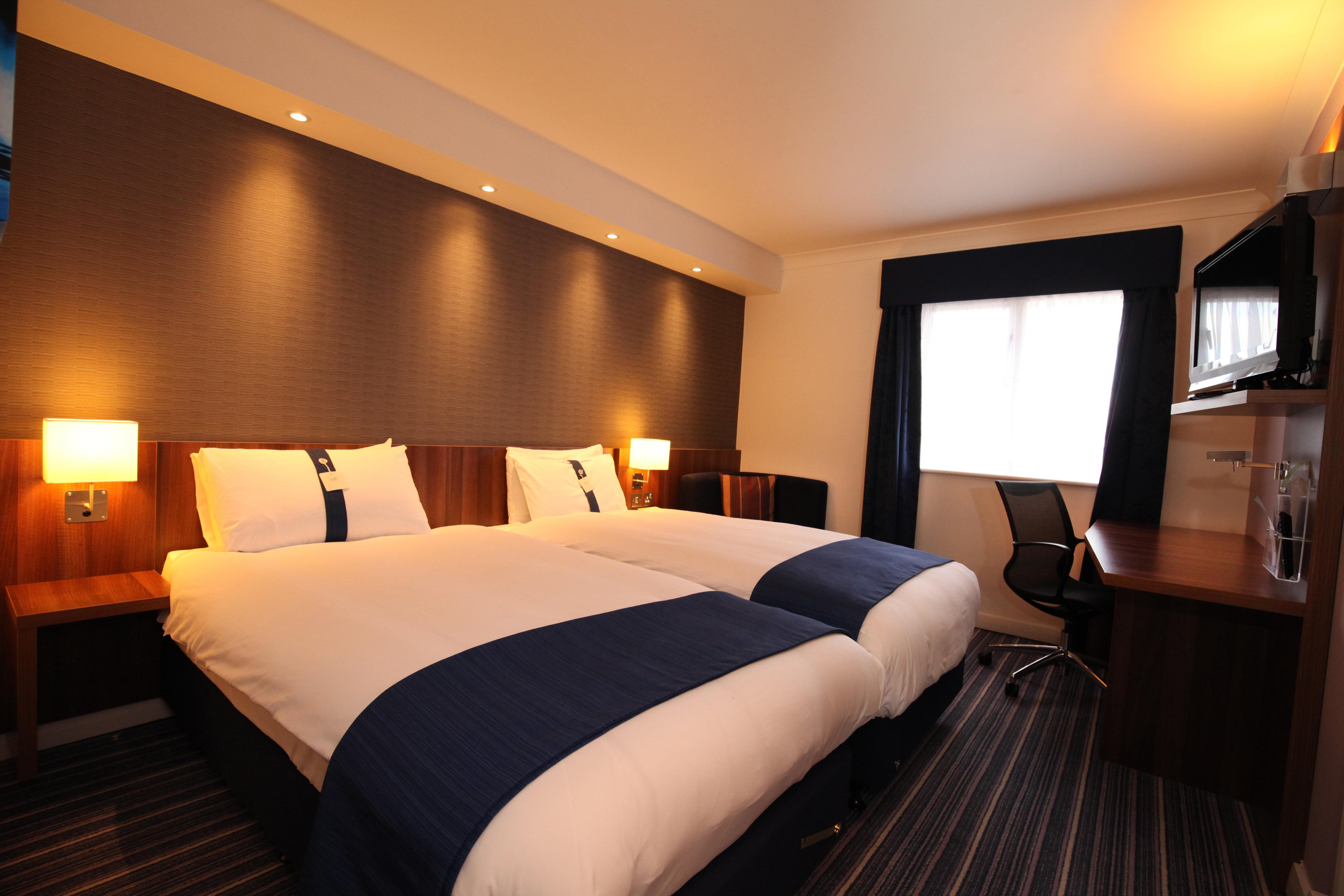 Holiday Inn Express London Gatwick Crawley, An Ihg Hotel Exterior foto