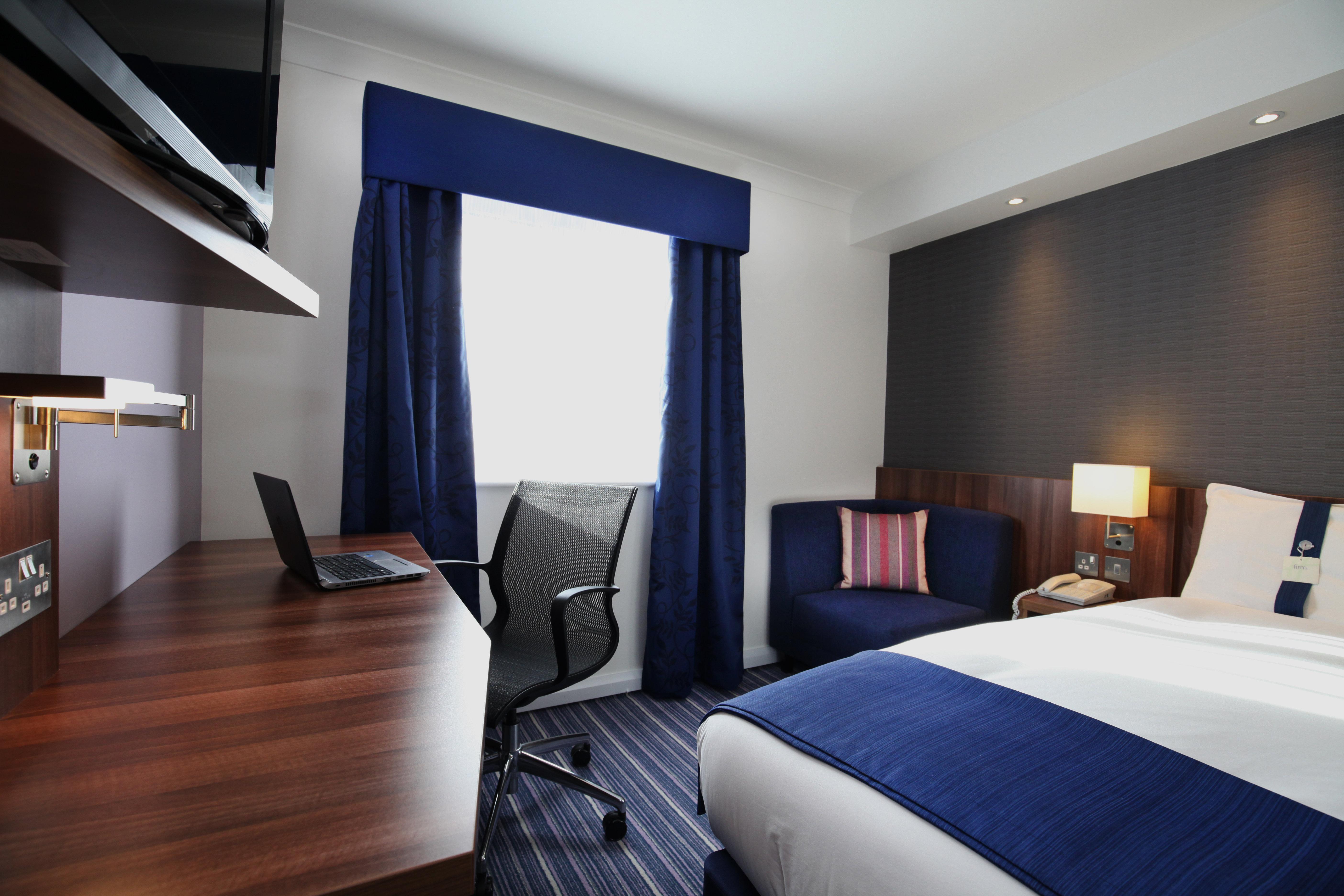Holiday Inn Express London Gatwick Crawley, An Ihg Hotel Exterior foto