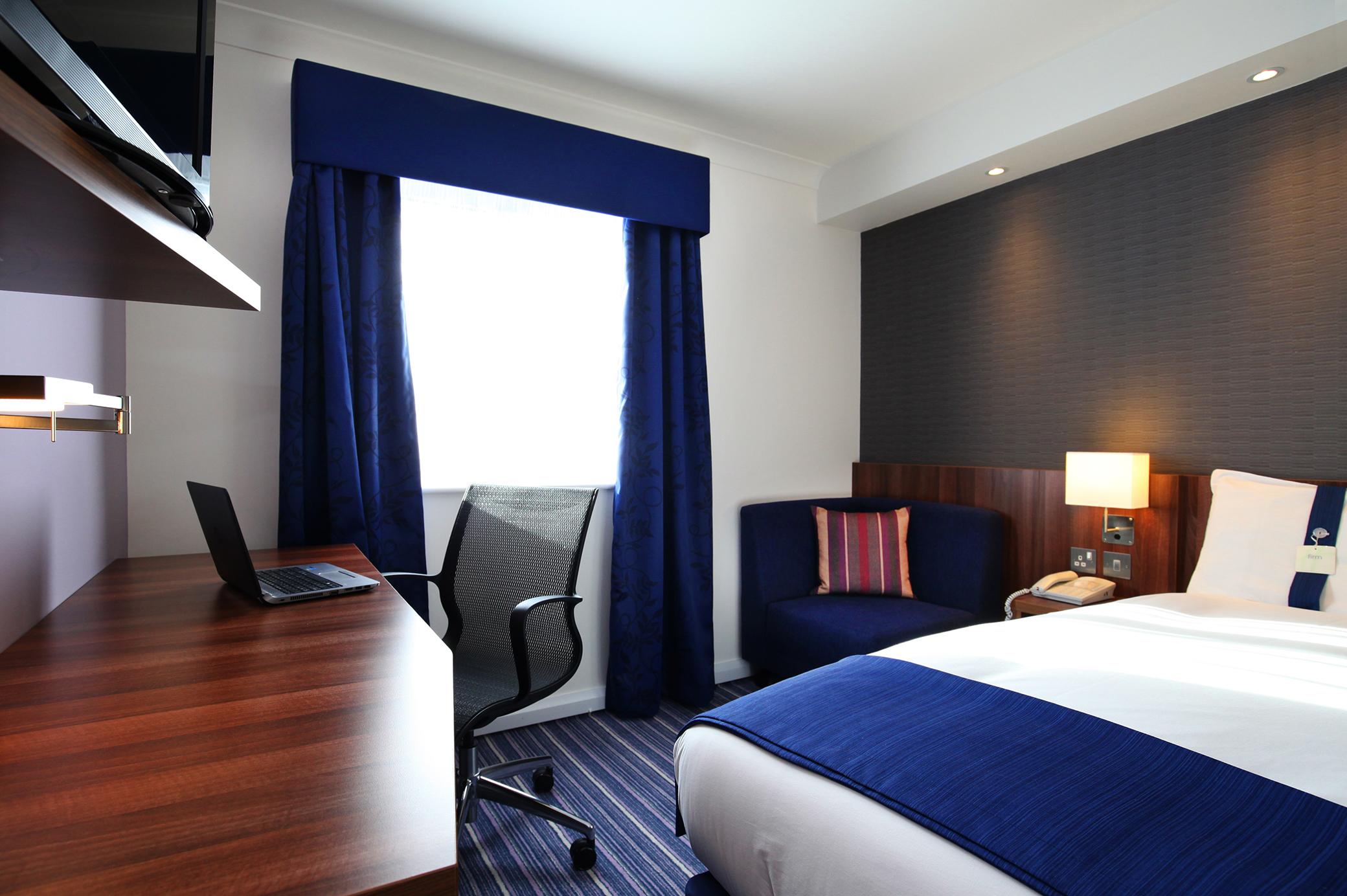 Holiday Inn Express London Gatwick Crawley, An Ihg Hotel Exterior foto