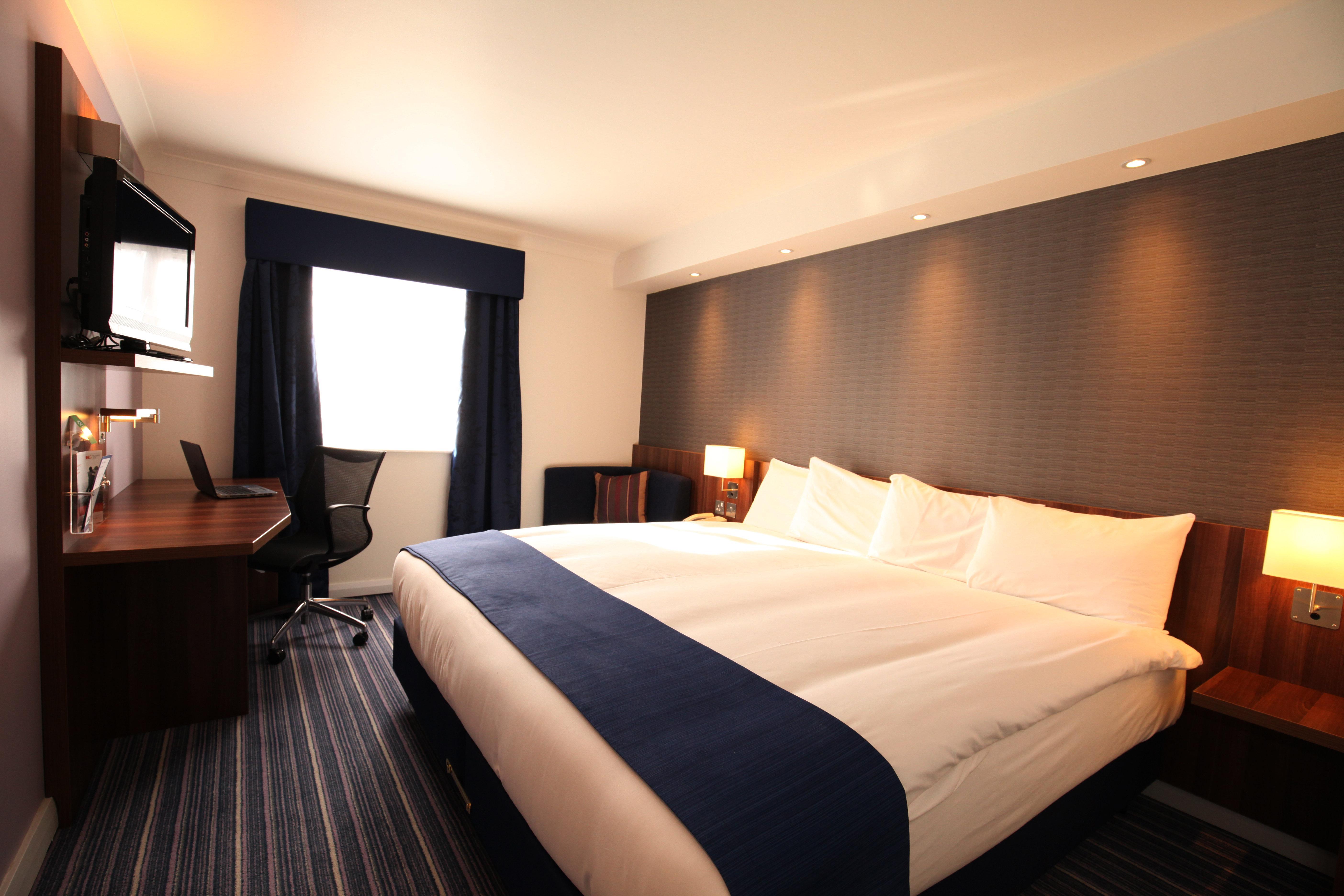 Holiday Inn Express London Gatwick Crawley, An Ihg Hotel Exterior foto