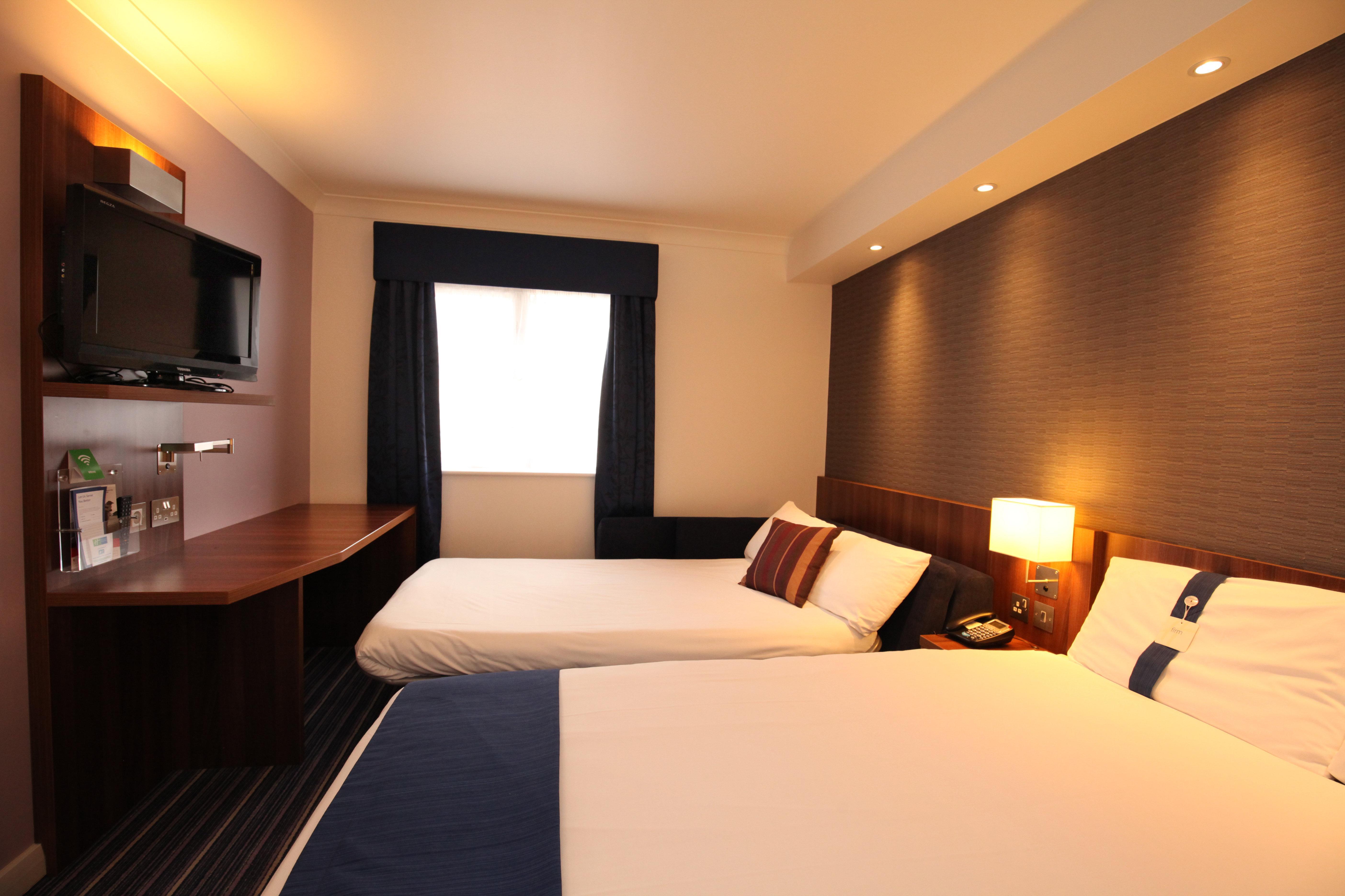 Holiday Inn Express London Gatwick Crawley, An Ihg Hotel Exterior foto