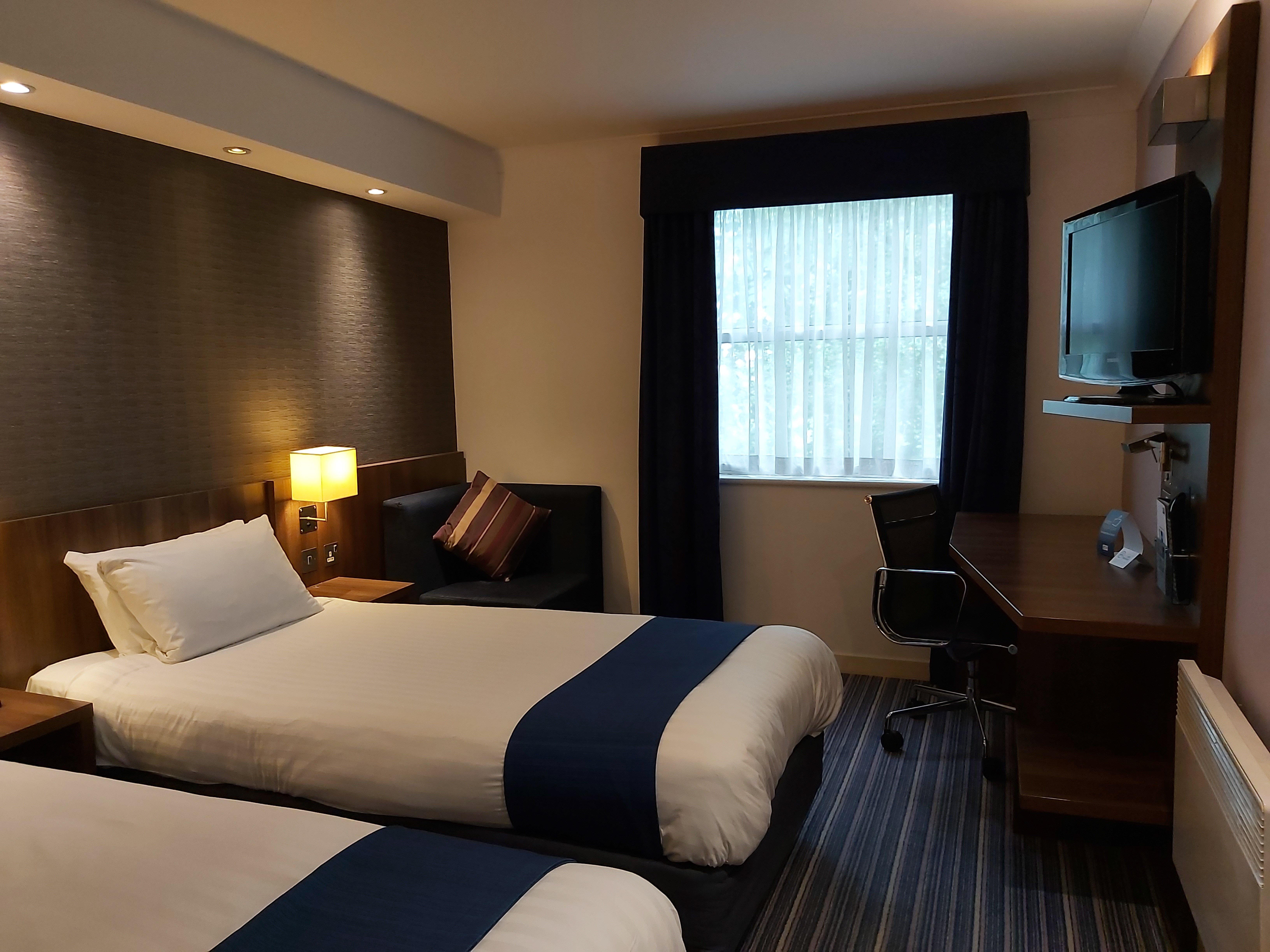 Holiday Inn Express London Gatwick Crawley, An Ihg Hotel Exterior foto