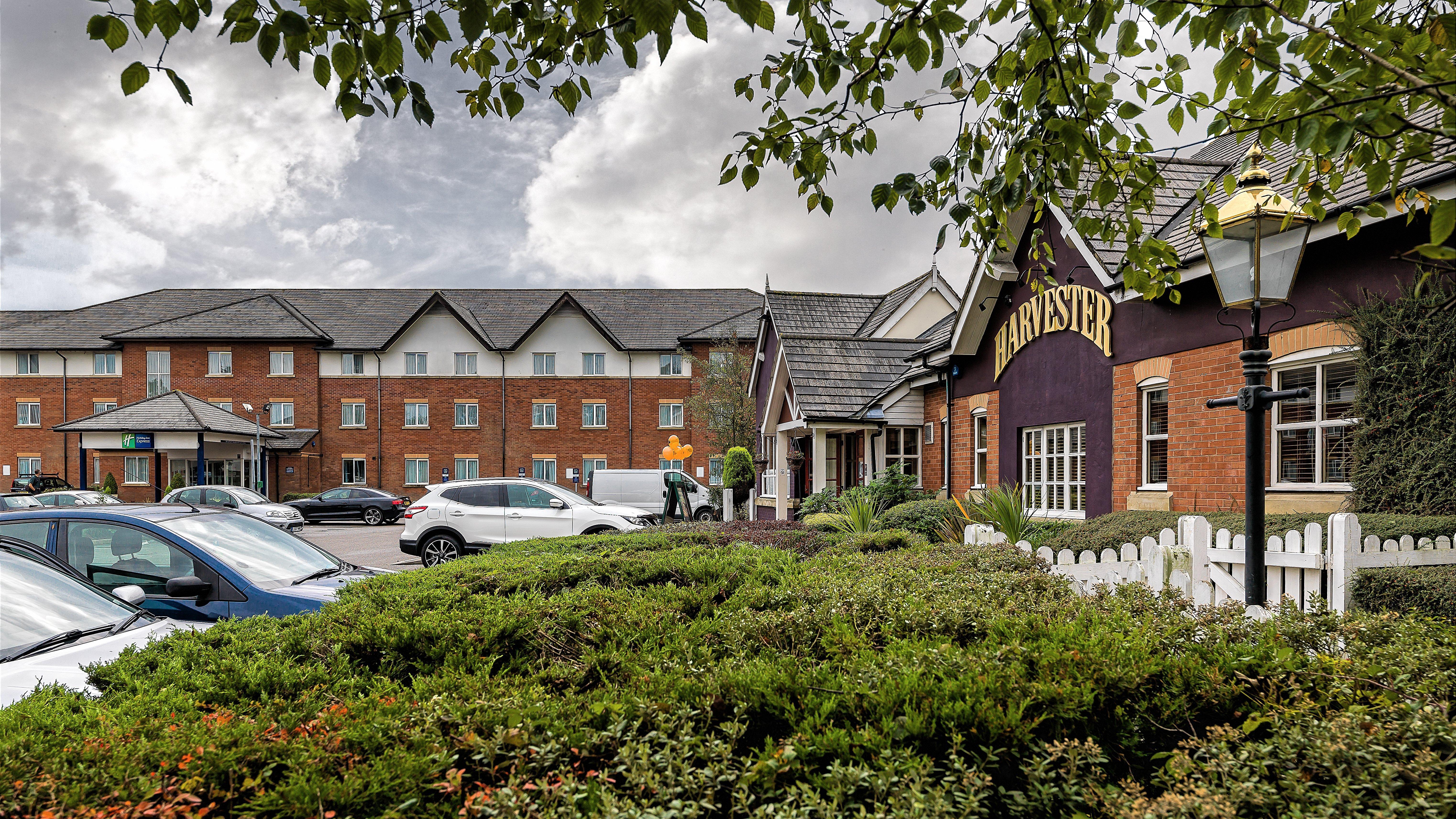 Holiday Inn Express London Gatwick Crawley, An Ihg Hotel Exterior foto
