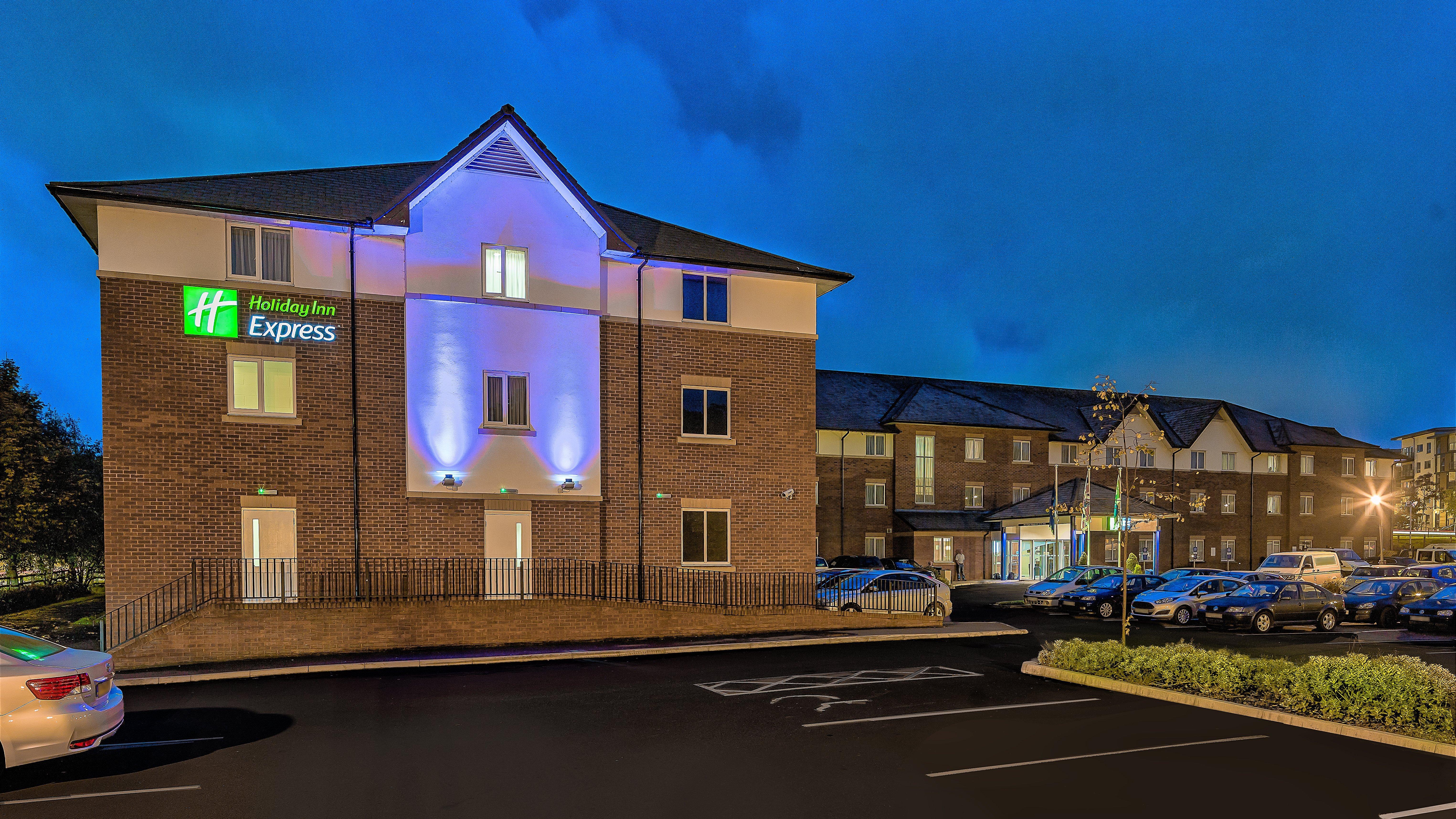 Holiday Inn Express London Gatwick Crawley, An Ihg Hotel Exterior foto