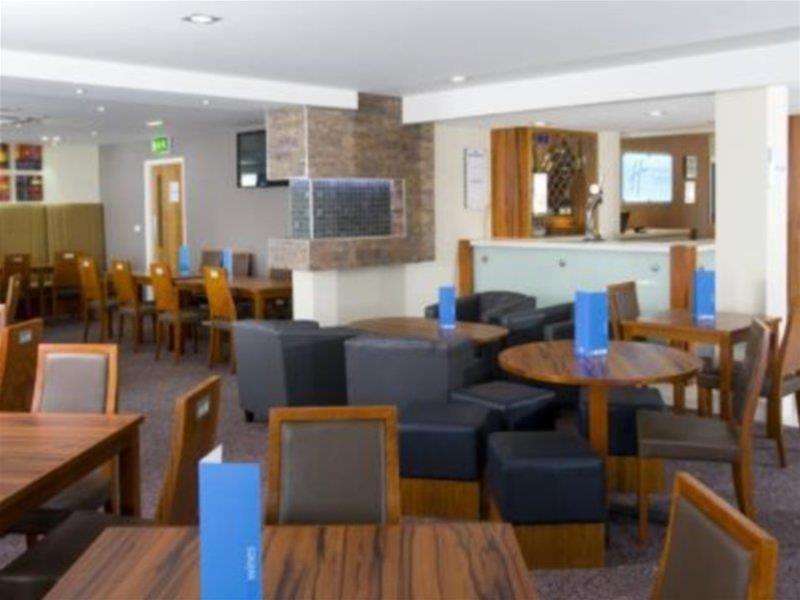 Holiday Inn Express London Gatwick Crawley, An Ihg Hotel Exterior foto